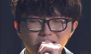 杨紫台下跟唱不染